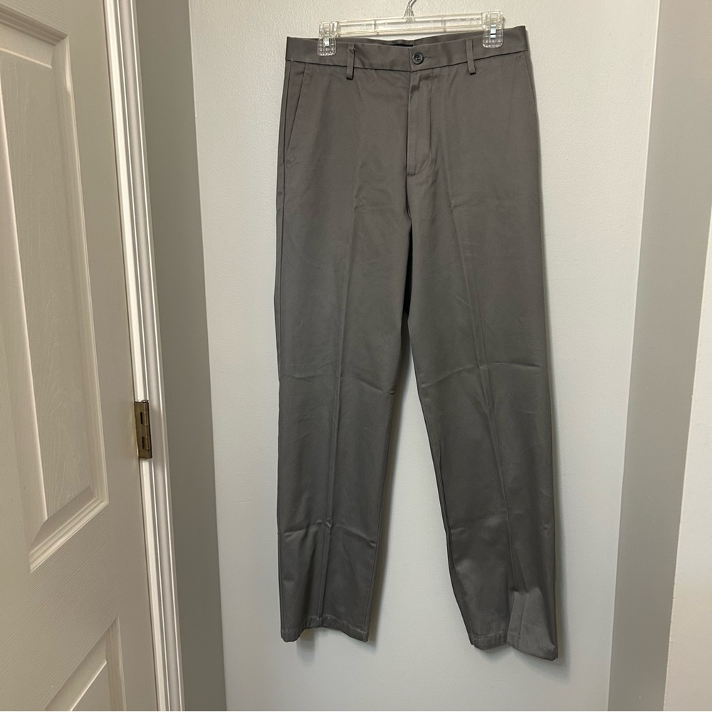 Dockers Mens Size 30x32 Gray Grey Classic Fit Flat Front Chino Pants Career